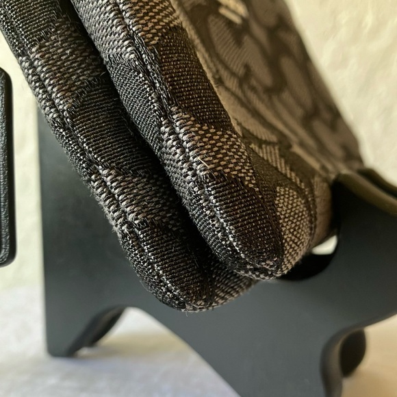 Coach: Black & Gray Signature Double Zip Wristlet- Silver Tone - Picture 5 of 15